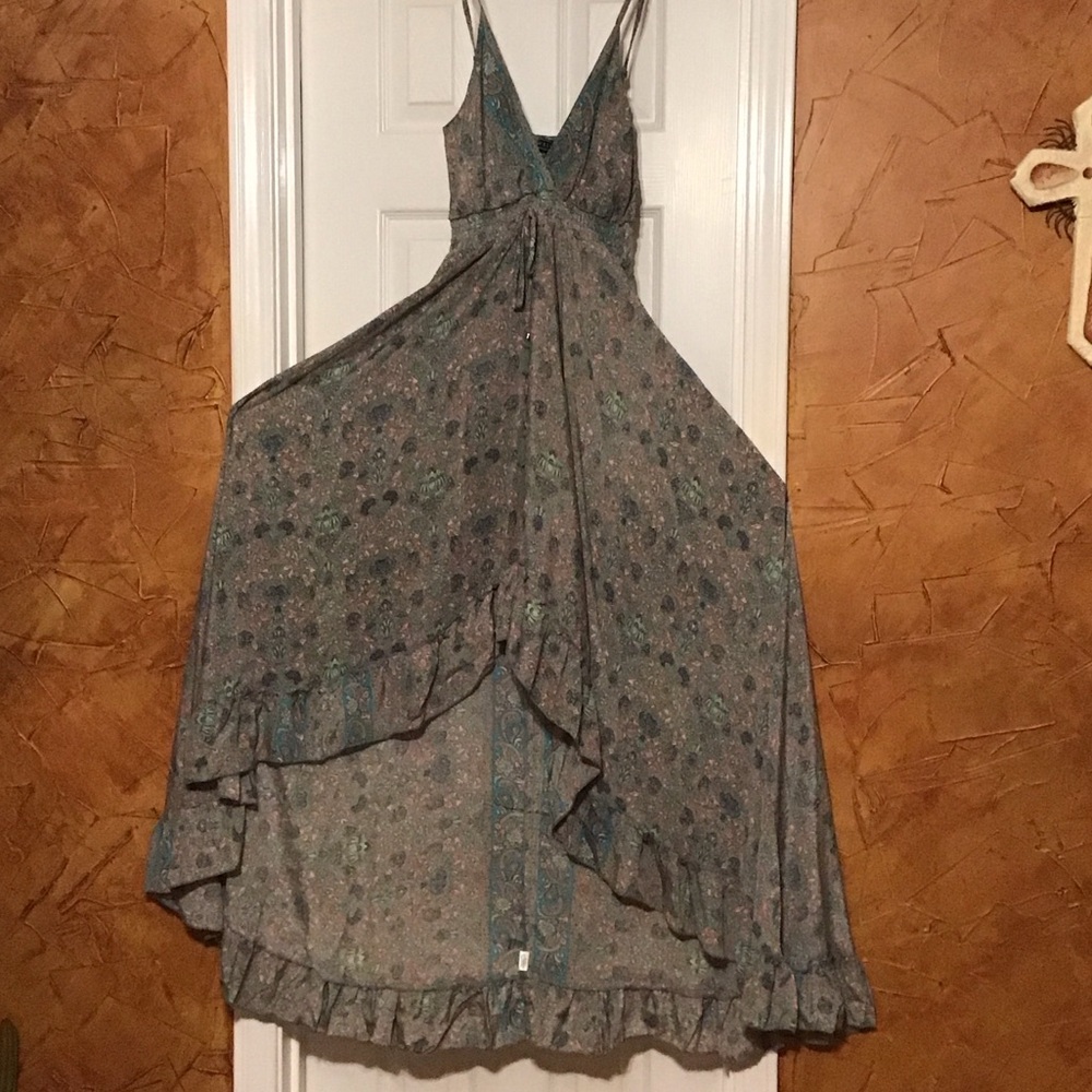 Chic Floral High-Low Dress in Blue and Gray WAUW